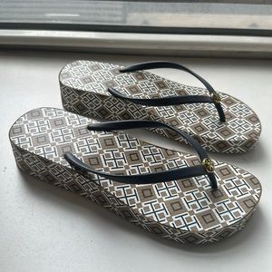 Tory Burch Thandie Pattern Flip Flops